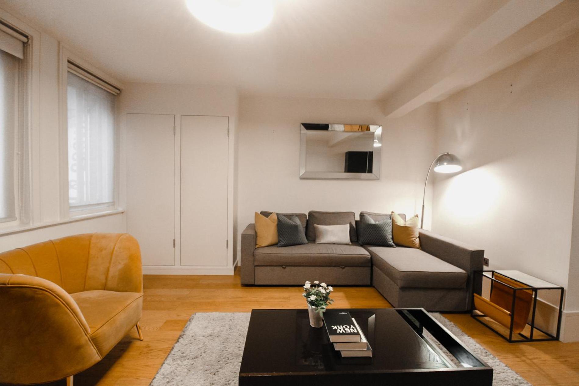 Apartment Chic Urban Oasis