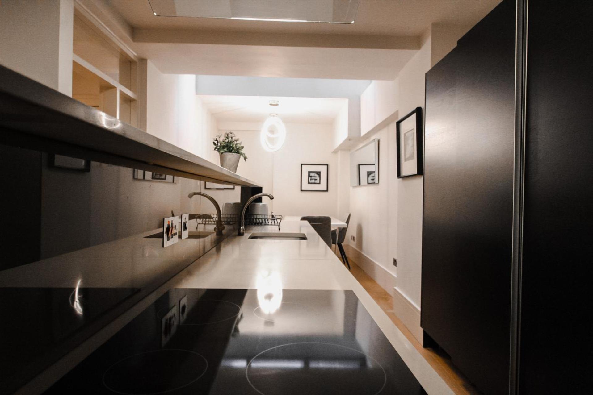 Chic Urban Oasis Apartment *